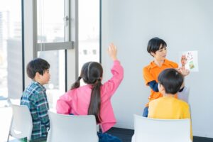 勉強する子供